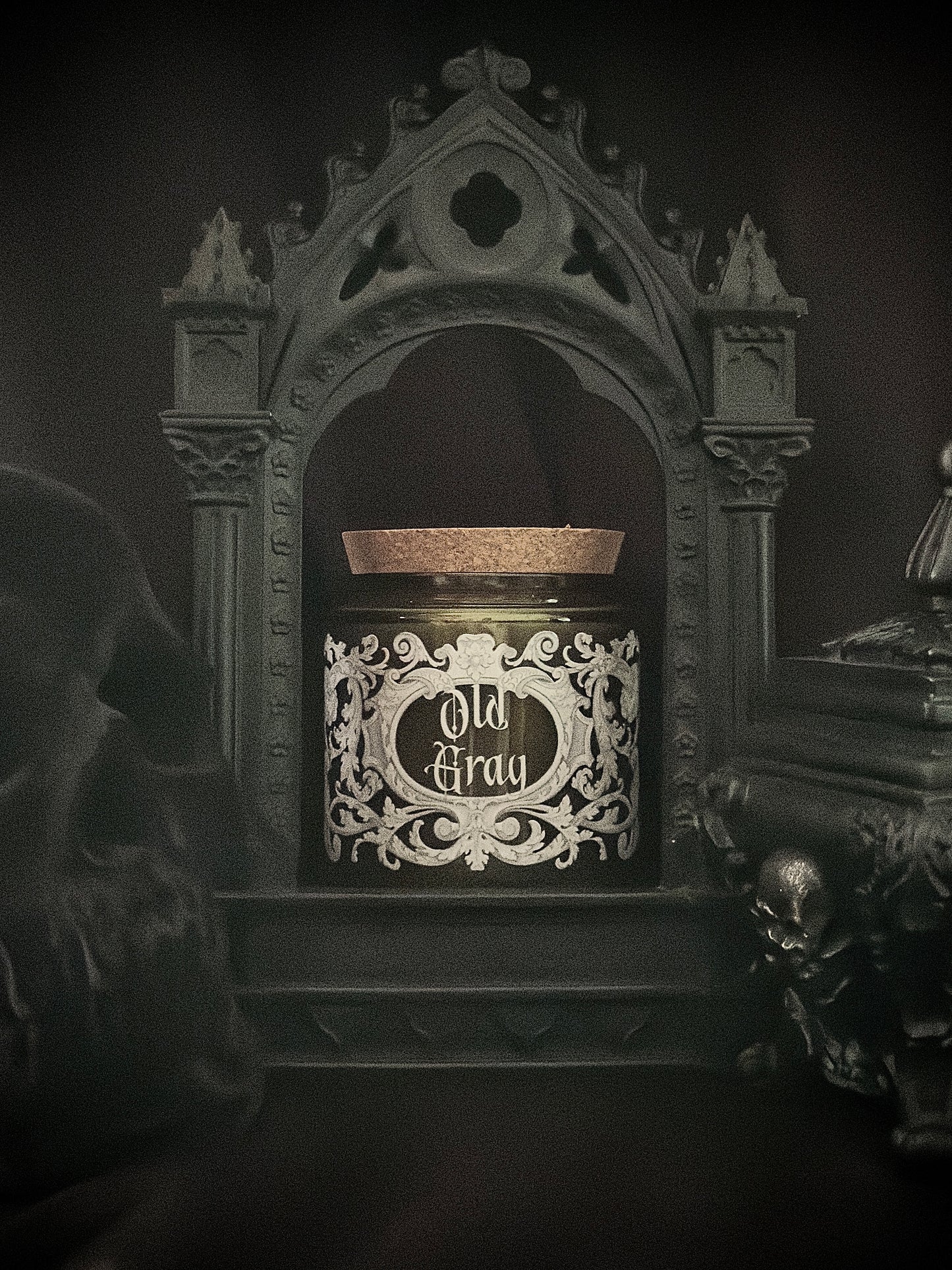 Grand Apothecary Candle 13 oz~Old Gray