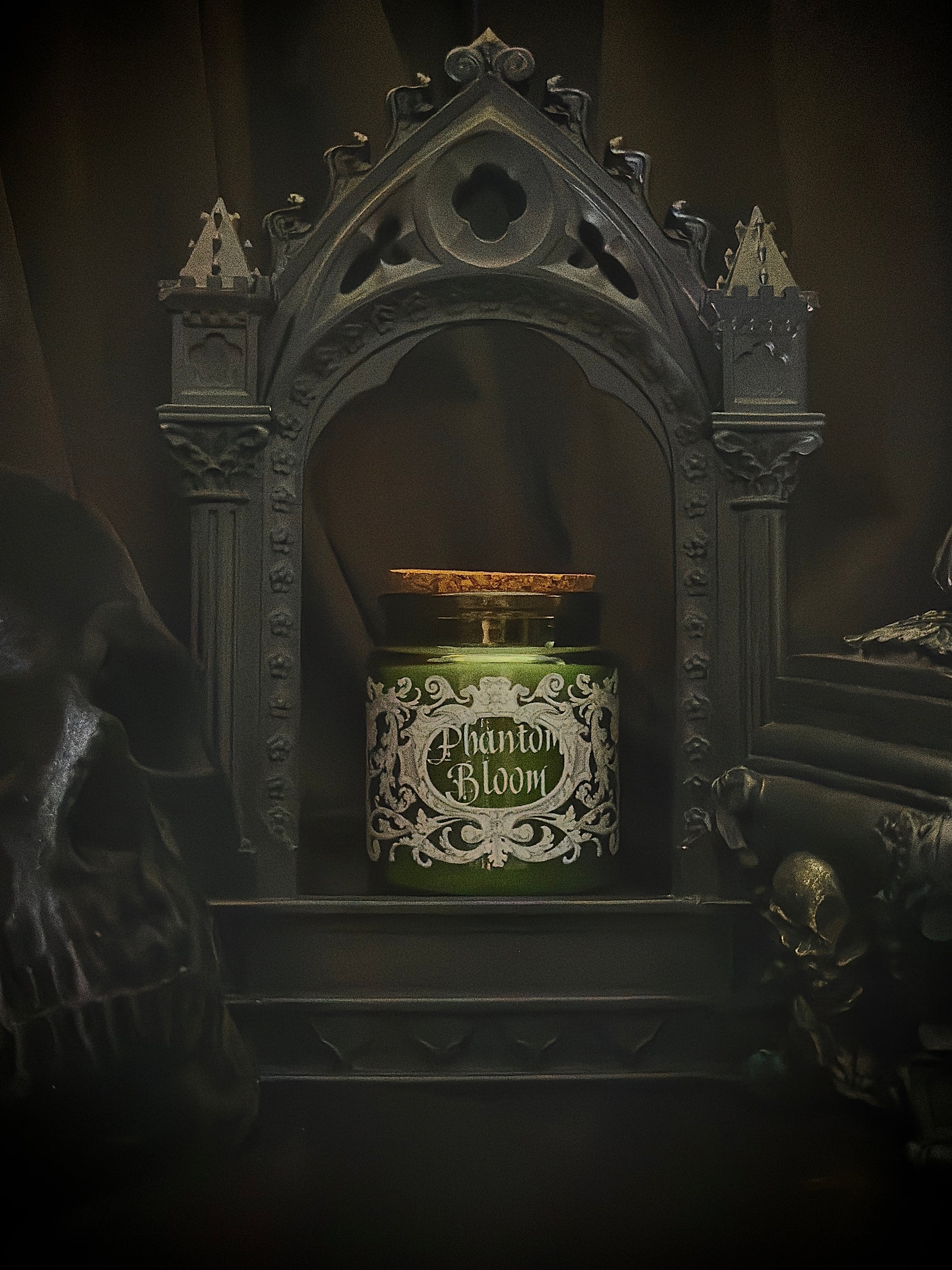 Petite Apothecary Candle Green Glass — 6 oz Phantom Bloom