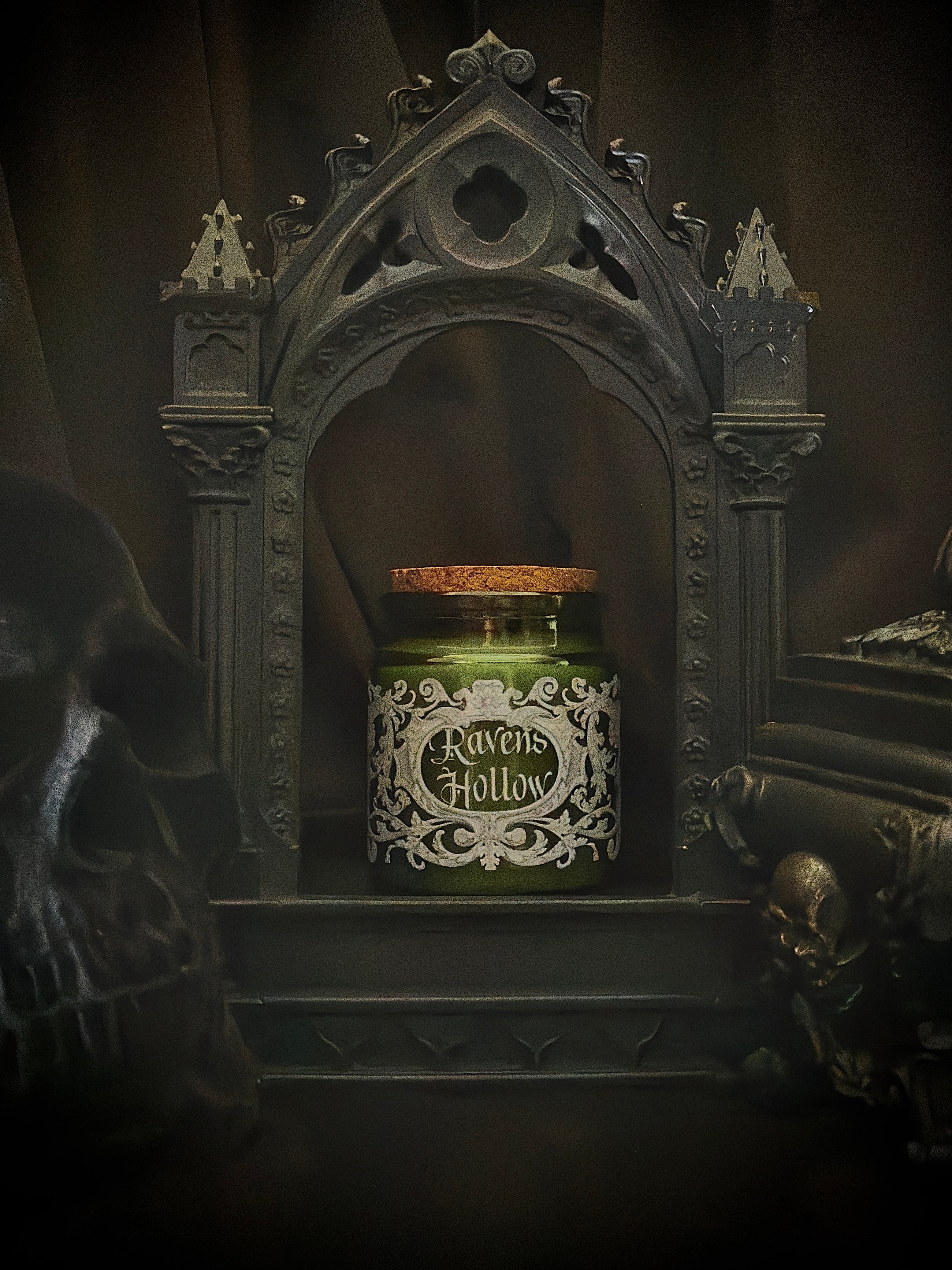 Petite Apothecary Candle Green Glass 6 oz~Raven's Hollow